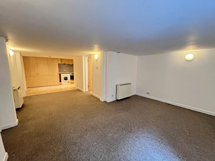 1 Bedroom Flat To Rent In The Triangle, Bournemouth, BH2