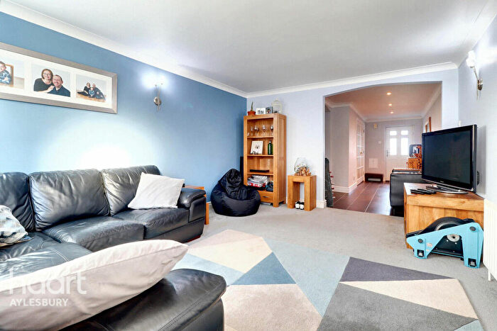 4 Bedroom Detached House For Sale In Main Street, Aylesbury, HP18