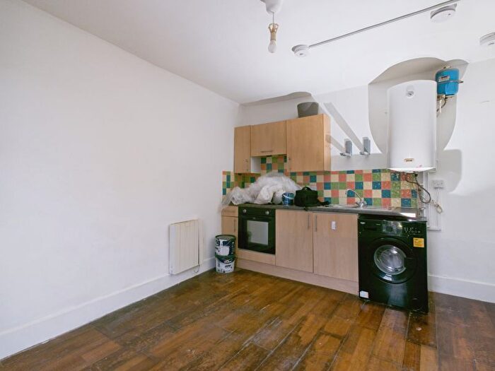 1 Bedroom Flat To Rent In High Street, Chatham, ME4