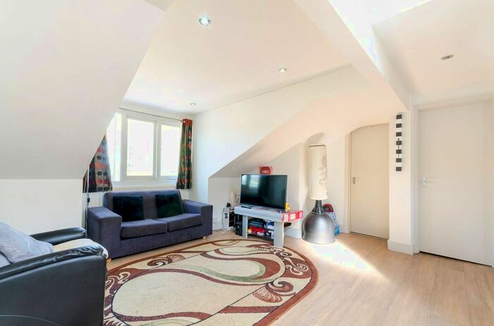 2 Bedroom Flat To Rent In Fassett Road, Kingston, Kingston Upon Thames, KT1