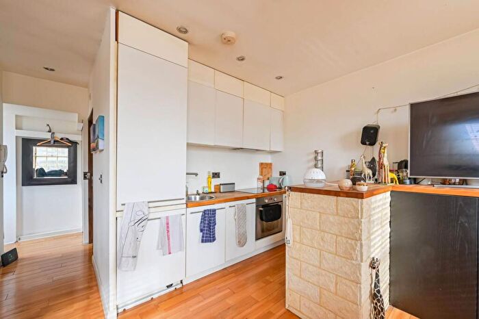 1 Bedroom Flat To Rent In Bow Road, Bow, London, E3