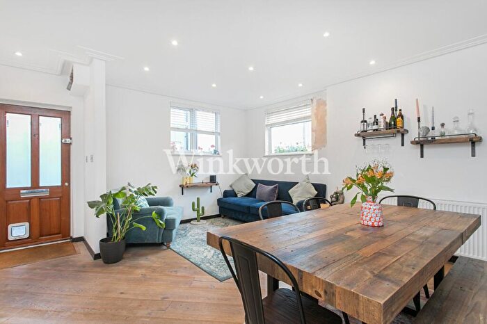 3 Bedroom Apartment For Sale In St Peters Mews, Warham Road, N4