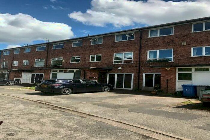 3 Bedroom Town House To Rent In Bollin Drive, Sale, M33