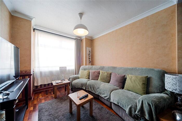 3 Bedroom Terraced House For Sale In Avenue Road, London, N15