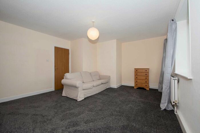 3 Bedroom Flat To Rent In Eccles New Road, Salford, M5