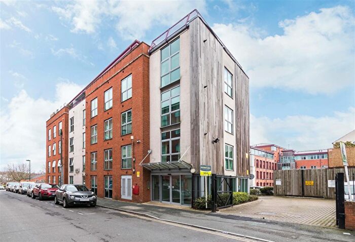 2 Bedroom Flat For Sale In Raleigh Street, Nottingham, NG7