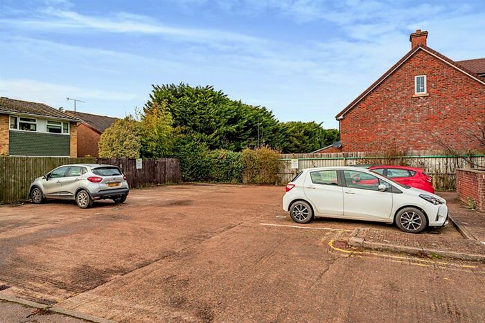 1 Bedroom Flat For Sale In Brighton Road, Salfords, Redhill, RH1