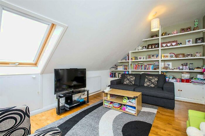 3 Bedroom Flat To Rent In Cranbury Road, Fulham, SW6