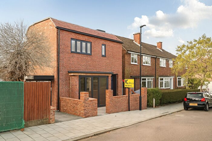 1 Bedroom Detached House For Sale In Tulsemere Road, London, SE27