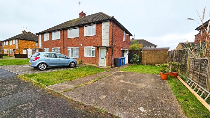 2 Bedroom Maisonette To Rent In Brunel Road, Maidenhead, SL6