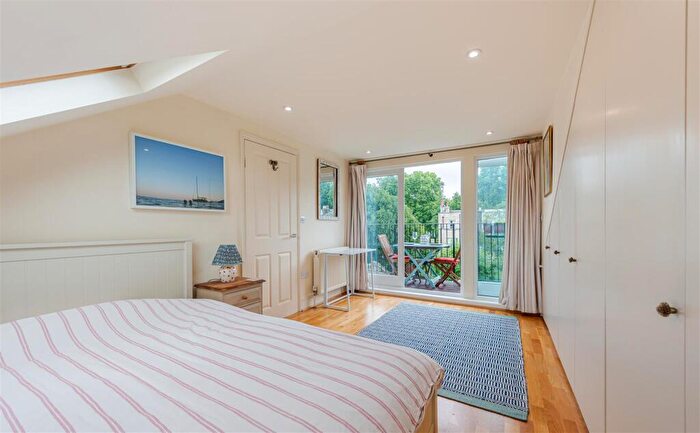 2 Bedroom Apartment To Rent In Rosenau Road, Battersea, SW11