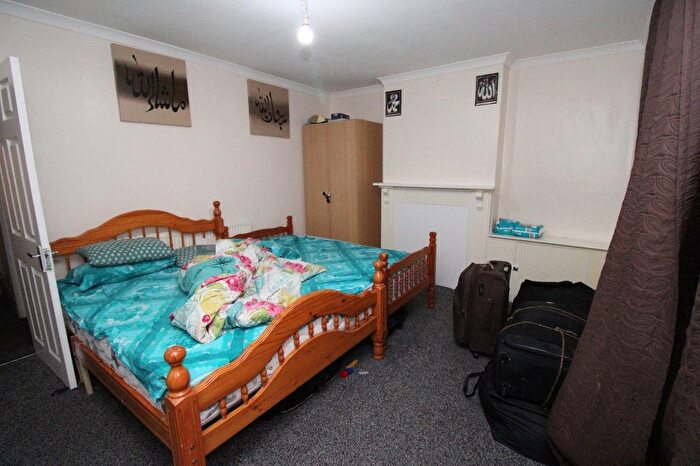 2 Bedroom Flat To Rent In Dunstable Road, Luton, LU1
