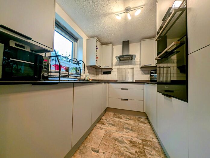 2 Bedroom Terraced House For Sale In Cwm Alarch, Glenboi, Mountain Ash, CF45