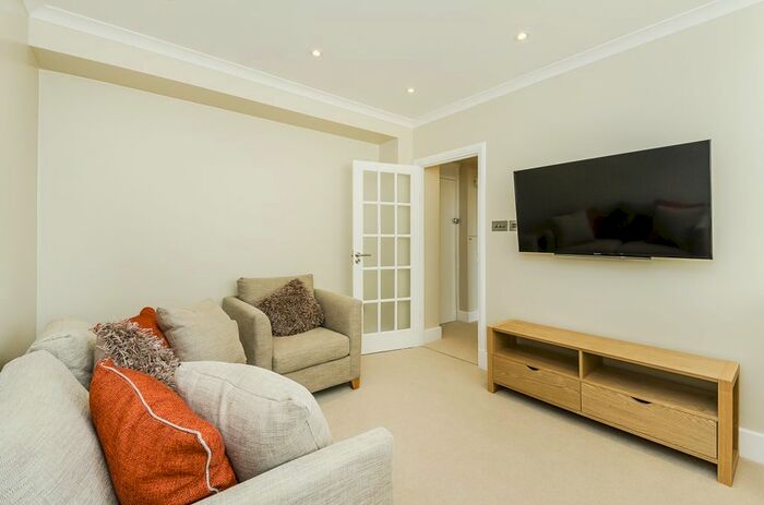 1 Bedroom Flat To Rent In Sloane Avenue, London, SW3