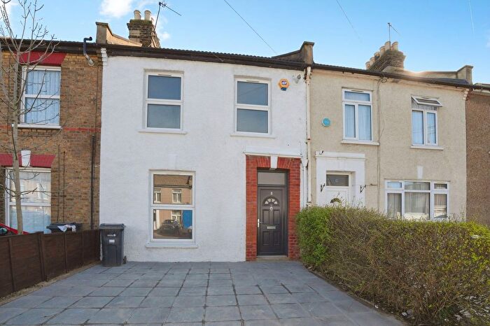 3 Bedroom Terraced House For Sale In Grange Road, Ilford, IG1