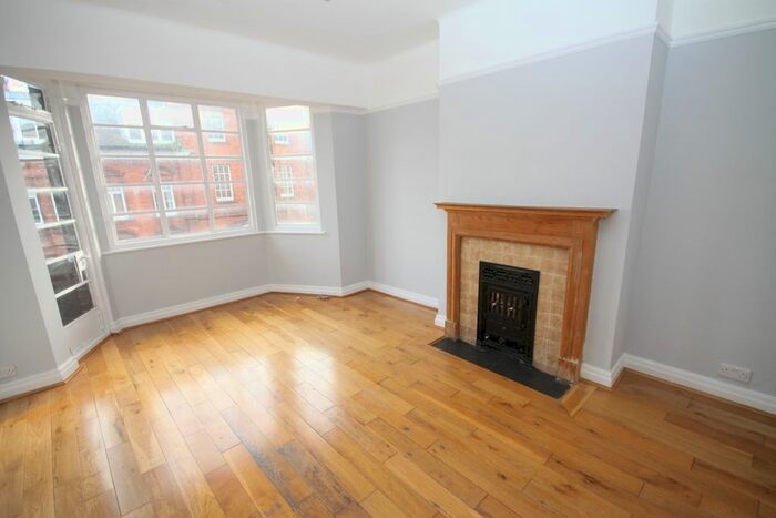 2 Bedroom Flat To Rent In Selwyn Court, Blackheath, SE3