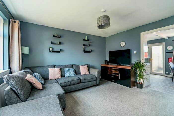 3 Bedroom Terraced House To Rent In Hillside Gardens, Wallington, Surrey, SM6