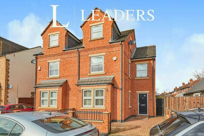 4 Bedroom Semi-Detached House To Rent In Broomhill Road, Bullwell, NG6