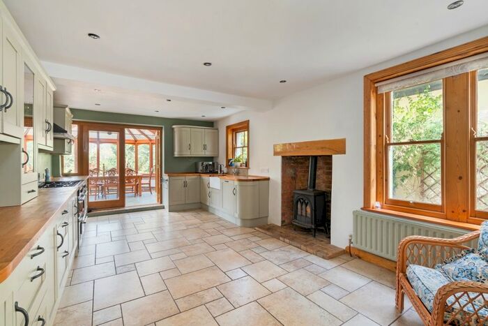 6 Bedroom Flat To Rent In Dornton Road, South Croydon, CR2