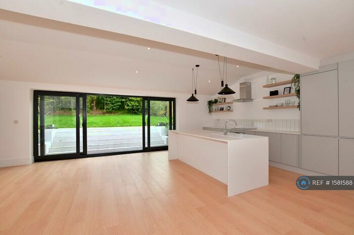 4 Bedroom Detached House To Rent In Brancaster Lane, Purley, CR8