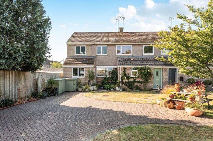 3 Bedroom Semi-Detached House For Sale In Knapp Road, Thornbury, BS35