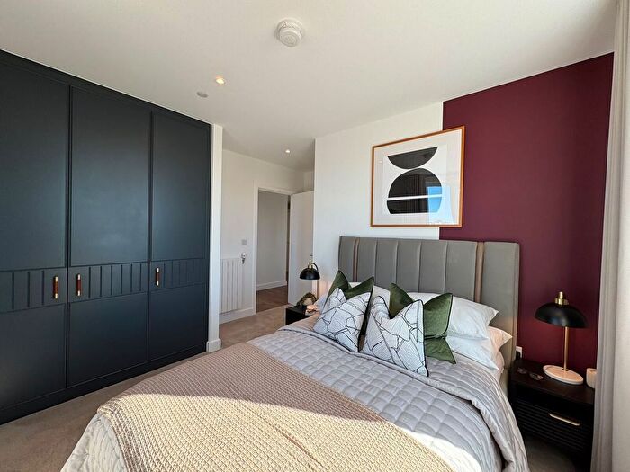 3 Bedroom Flat For Sale In Lombard Square, Plumstead, SE28