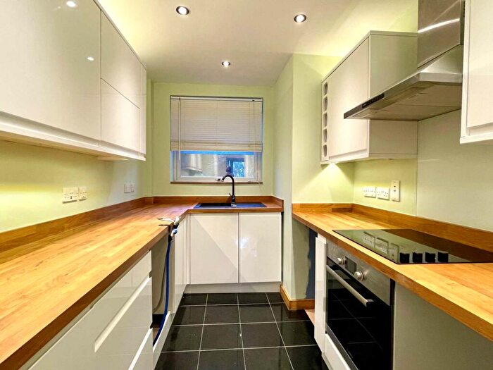 1 Bedroom Apartment To Rent In Close To Boxmoor Village, HP1