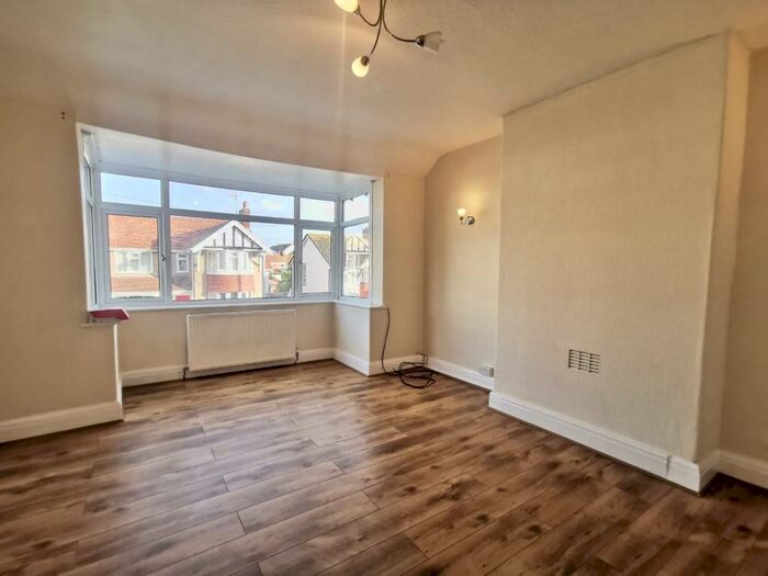 2 Bedroom Apartment To Rent In Colwyn Crescent, Rhos On Sea, LL28