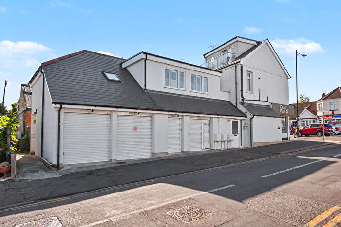 1 Bedroom Flat For Sale In Flat B, London Road, Leigh-on-sea, Southend-on-sea, SS9