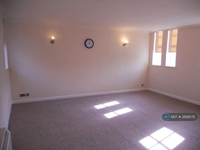 Studio To Rent In Mayfair Court, Sheffield, S3