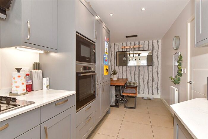 3 Bedroom Detached House For Sale In Commodores Close, Minster-On-Sea, Sheerness, Kent, ME12