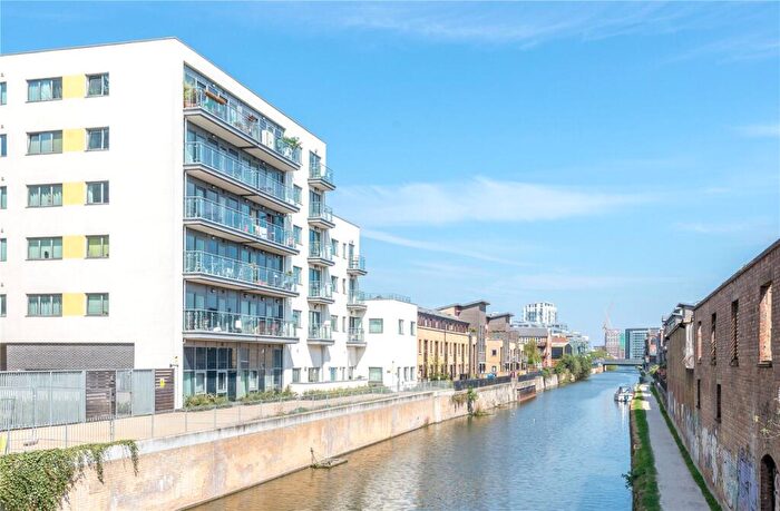 1 Bedroom Apartment For Sale In Aqua Vista Square, Bow Common, E3