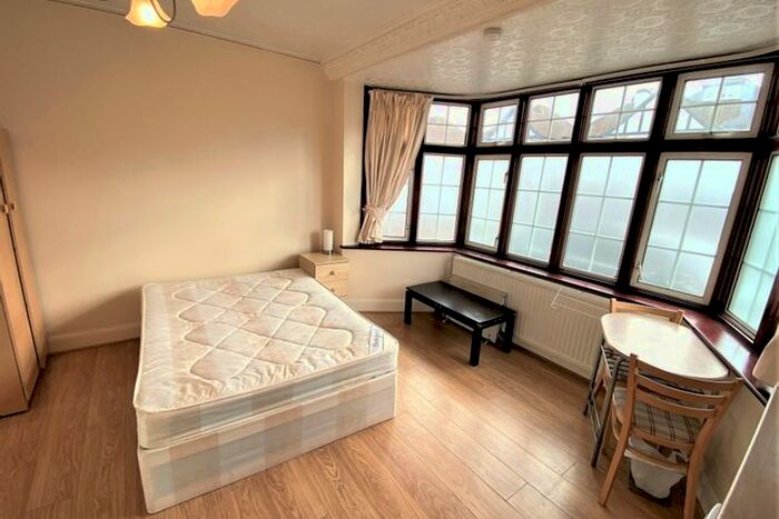 Studio To Rent In Midholm, Wembley, HA9