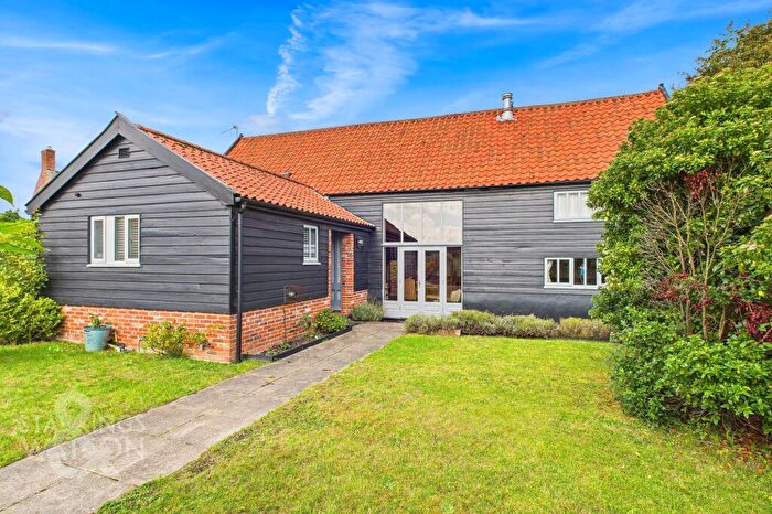 4 Bedroom Barn Conversion For Sale In Bungay Road, Thwaite, Bungay, NR35