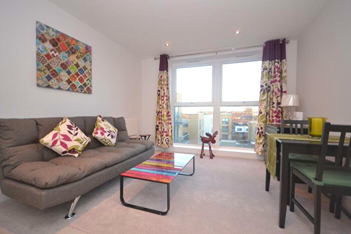 1 Bedroom Apartment To Rent In Skylark House, Kennet Island, RG2