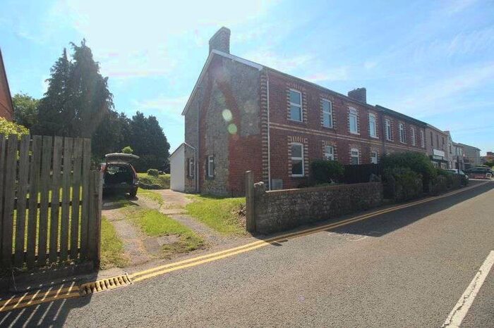 3 Bedroom Property To Rent In Newport Road, Caldicot, NP26