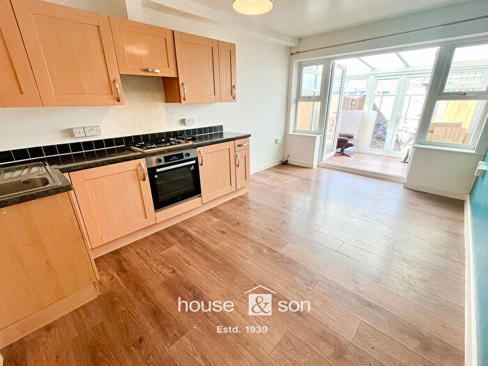 1 Bedroom Detached House To Rent In Orchard Close, Ensbury Park, Bournemouth, BH10