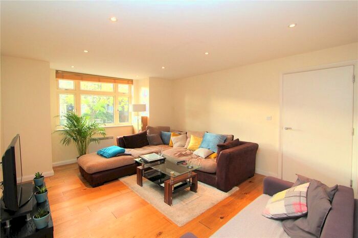 2 Bedroom Flat To Rent In Cumberland Road, Acton, London, Uk, W3