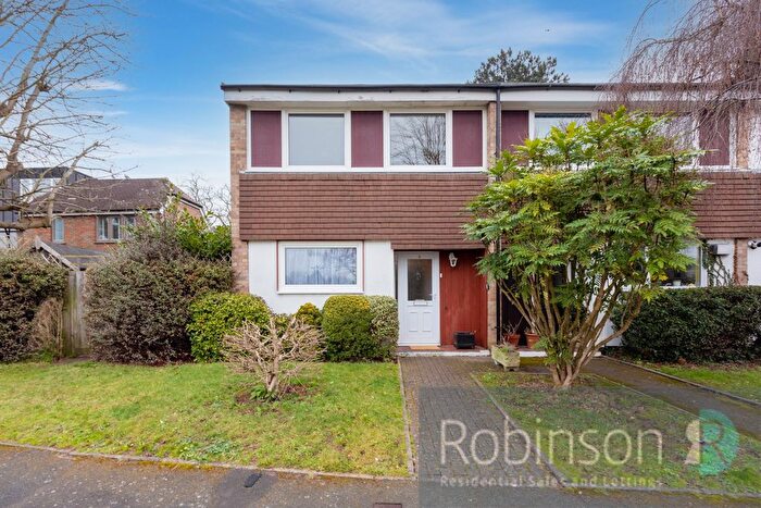 3 Bedroom Terraced House For Sale In Castle Court, Maidenhead, Berkshire, SL6