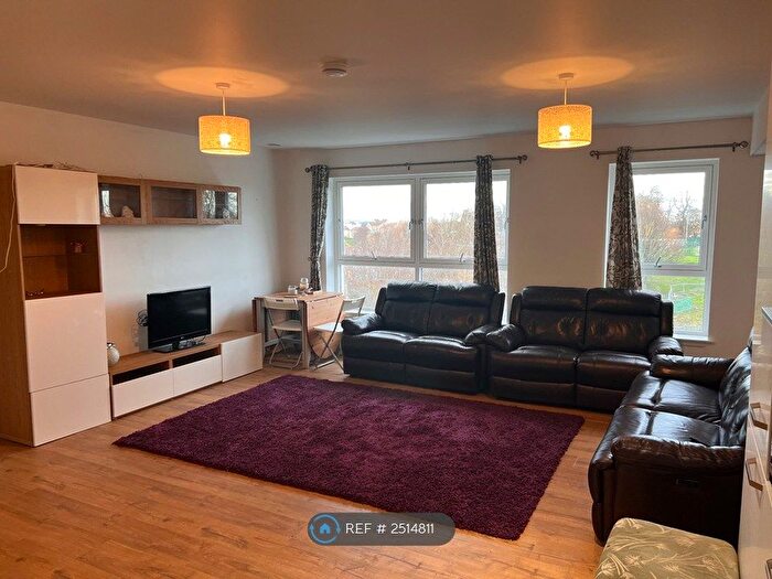 3 Bedroom Flat To Rent In Dalgety Road, Edinburgh, EH7
