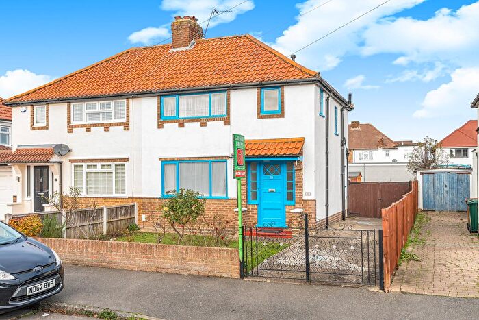 3 Bedroom Semi Detached House For Sale In Hazel Grove, Staines-Upon-Thames, TW18