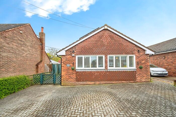 4 Bedroom Bungalow For Sale In Norah Lane, Rochester, Kent, ME3