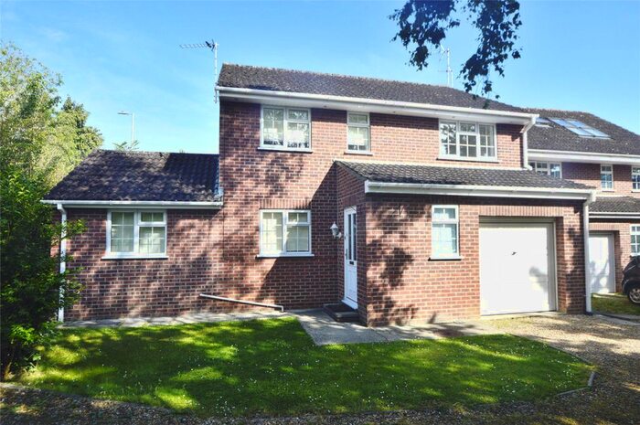 4 Bedroom Detached House To Rent In Oak Tree Close, Trowbridge, Wiltshire, BA14