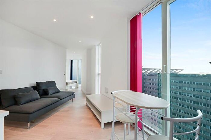 Apartment To Rent In Pinnacle Apartments, Saffron Central Square, Croydon, CR0