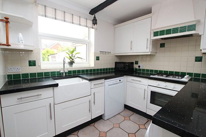 2 Bedroom Semi-detached Bungalow For Sale In Sheep Walk, Shepperton, TW17