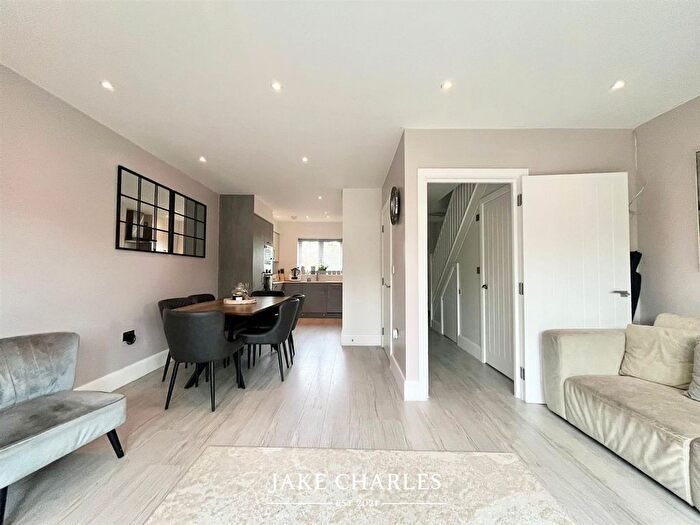 2 Bedroom End Of Terrace House For Sale In Crescent Gardens, St. Albans, AL4