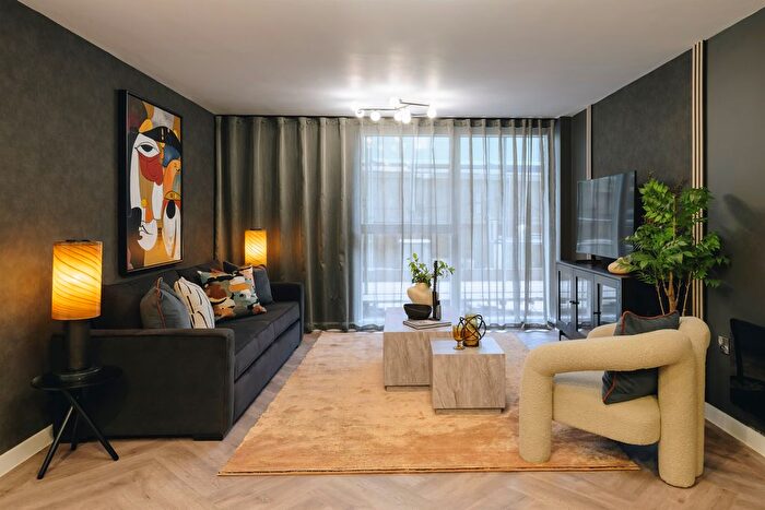 2 Bedroom Flat For Sale In Chapmans Yard, Birmingham, B1