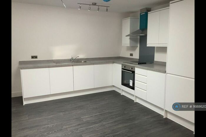 1 Bedroom Flat To Rent In South Street, Epsom, KT18