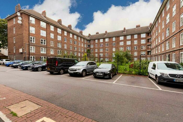 3 Bedroom Flat To Rent In Amhurst Road, Hackney, E8