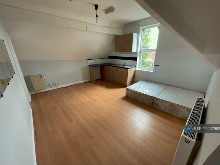 Studio To Rent In Hollyshaw Lane, Leeds, LS15